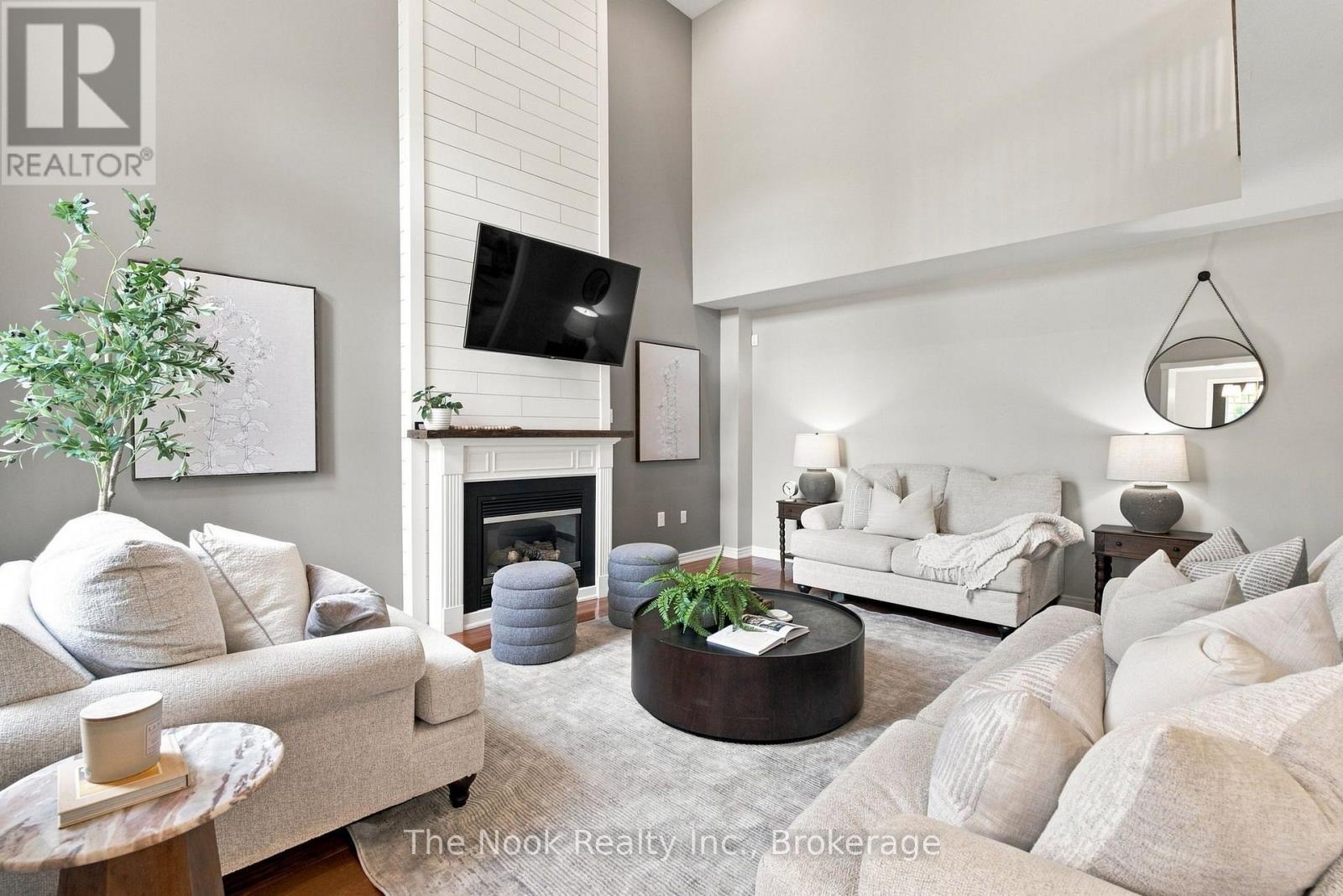 41 Dopp Crescent, Whitby (Brooklin), ON - Indoor Photo Showing Living Room With Fireplace