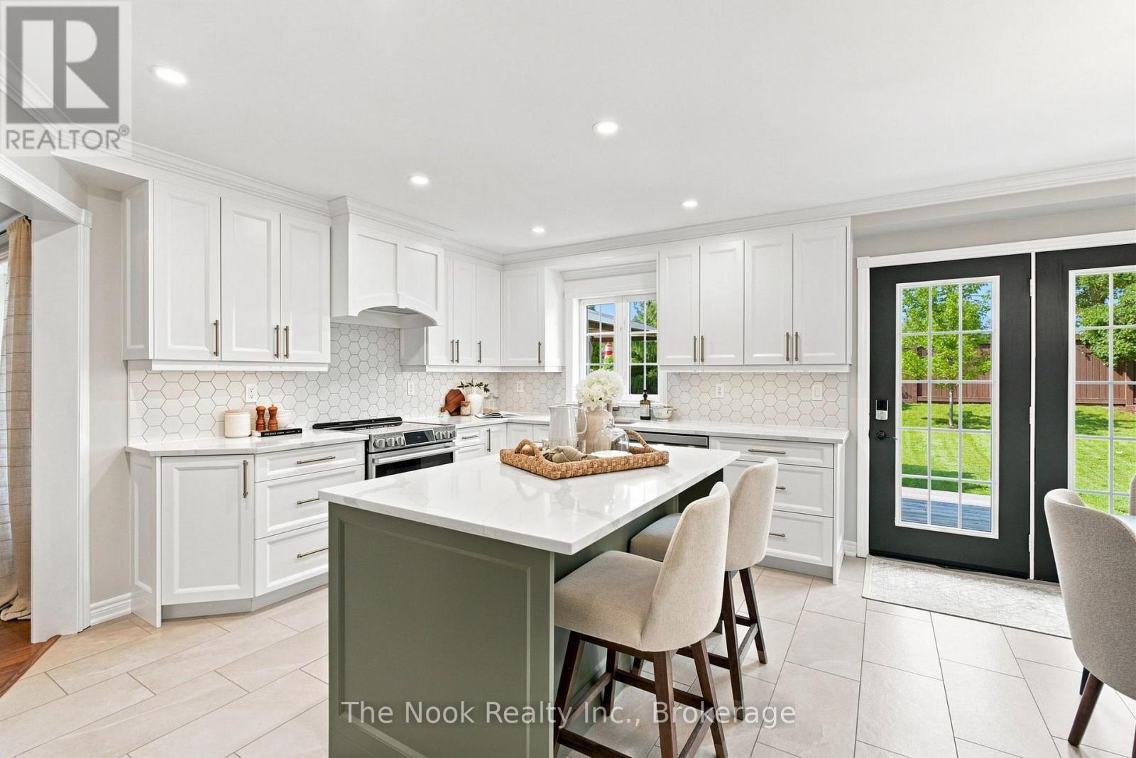 41 Dopp Crescent, Whitby (Brooklin), ON - Indoor Photo Showing Kitchen With Upgraded Kitchen