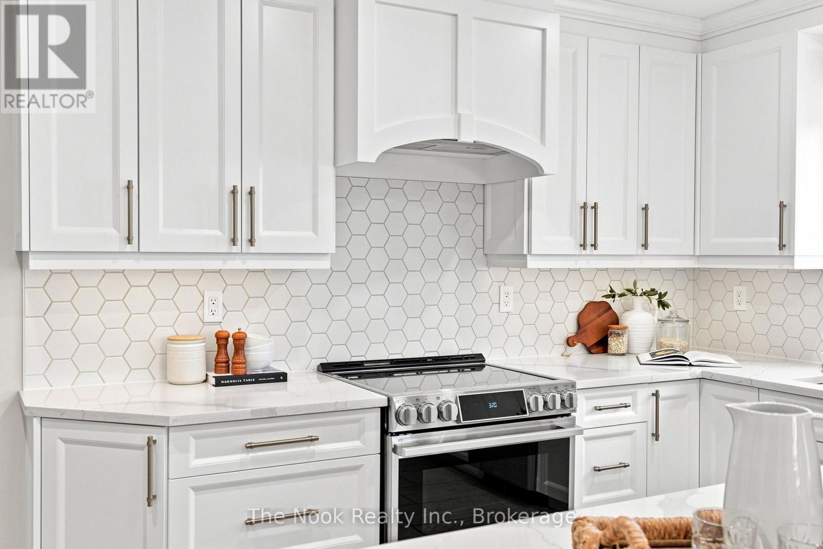 41 Dopp Crescent, Whitby (Brooklin), ON - Indoor Photo Showing Kitchen With Upgraded Kitchen