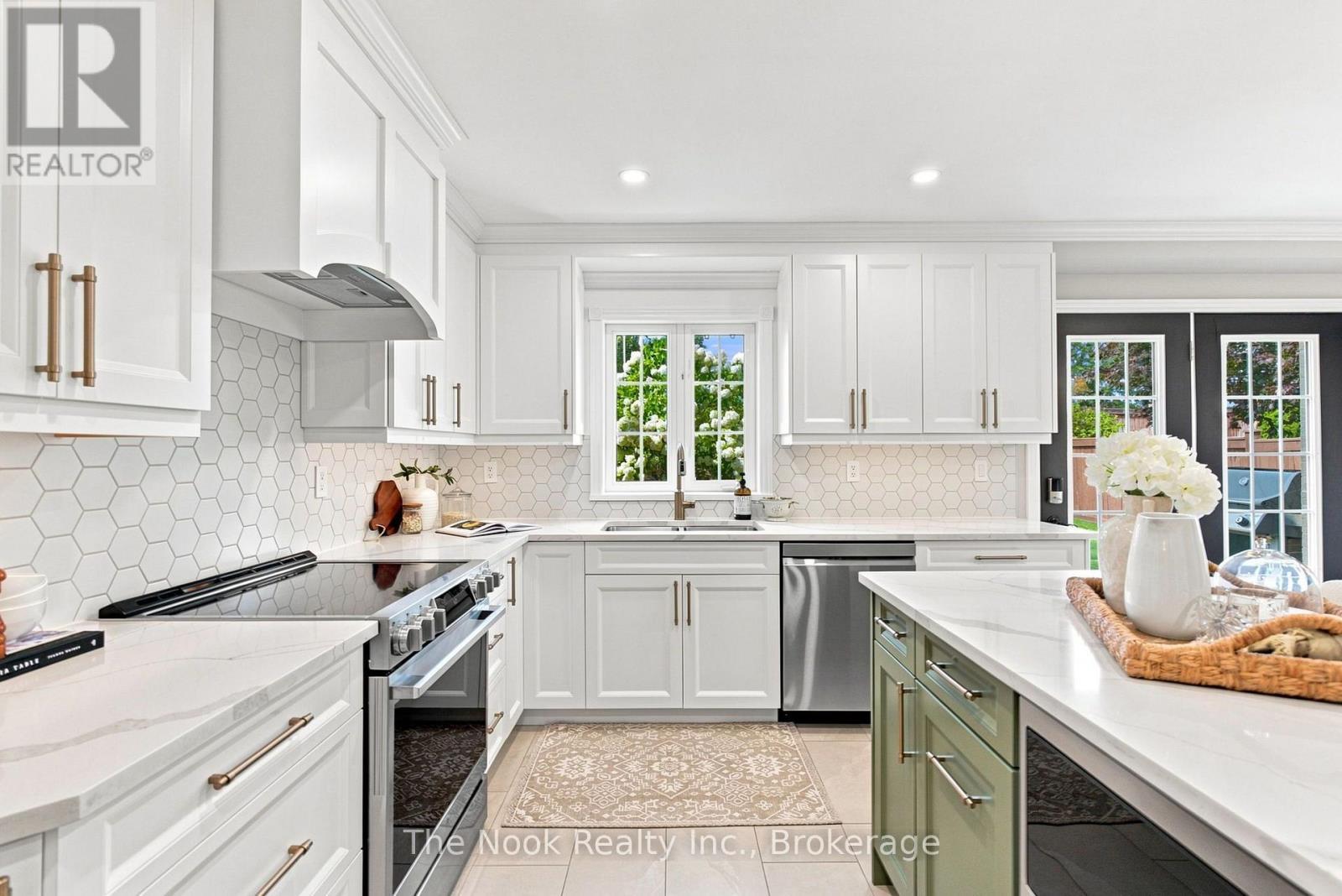 41 Dopp Crescent, Whitby (Brooklin), ON - Indoor Photo Showing Kitchen With Upgraded Kitchen