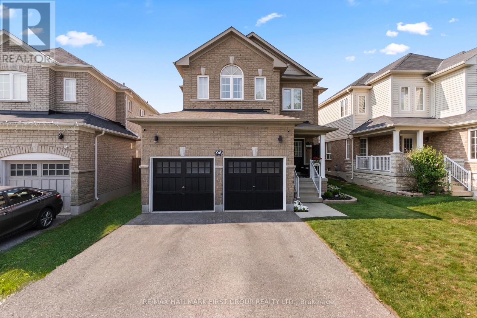 96 Redfern Crescent, Clarington, ON - Outdoor With Facade