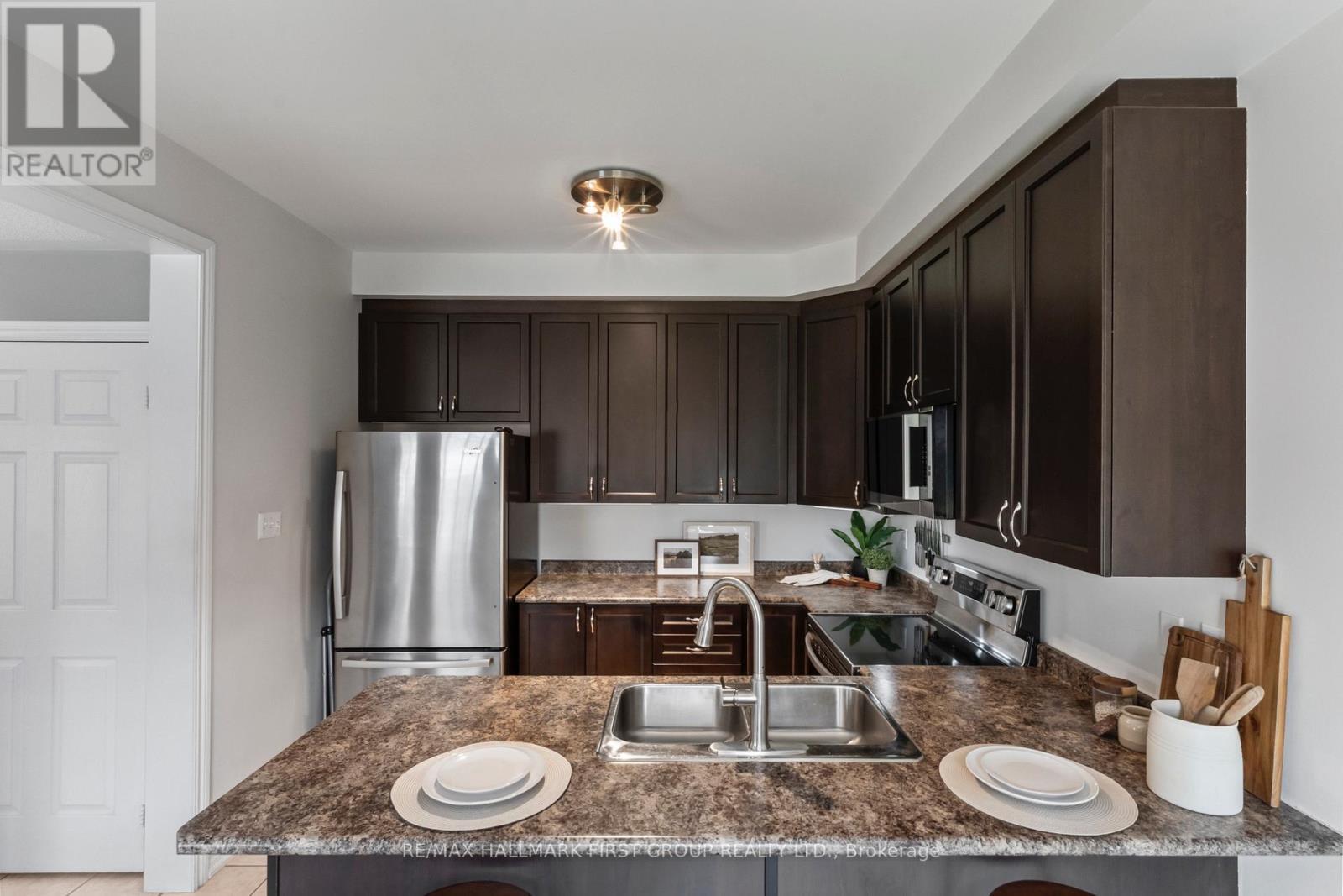 96 Redfern Crescent, Clarington, ON - Indoor Photo Showing Kitchen With Stainless Steel Kitchen With Double Sink