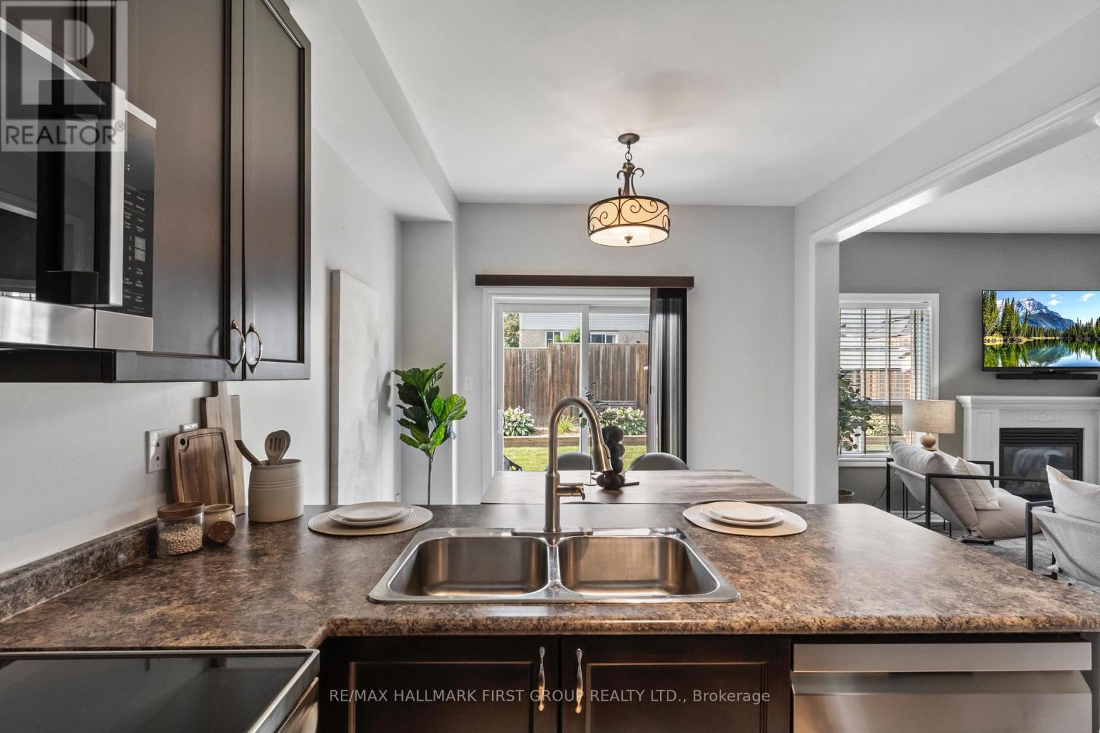 96 Redfern Crescent, Clarington, ON - Indoor Photo Showing Kitchen With Double Sink
