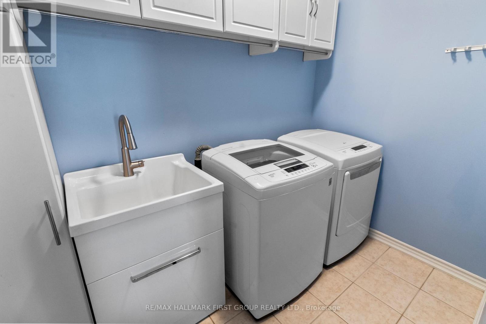 96 Redfern Crescent, Clarington, ON - Indoor Photo Showing Laundry Room