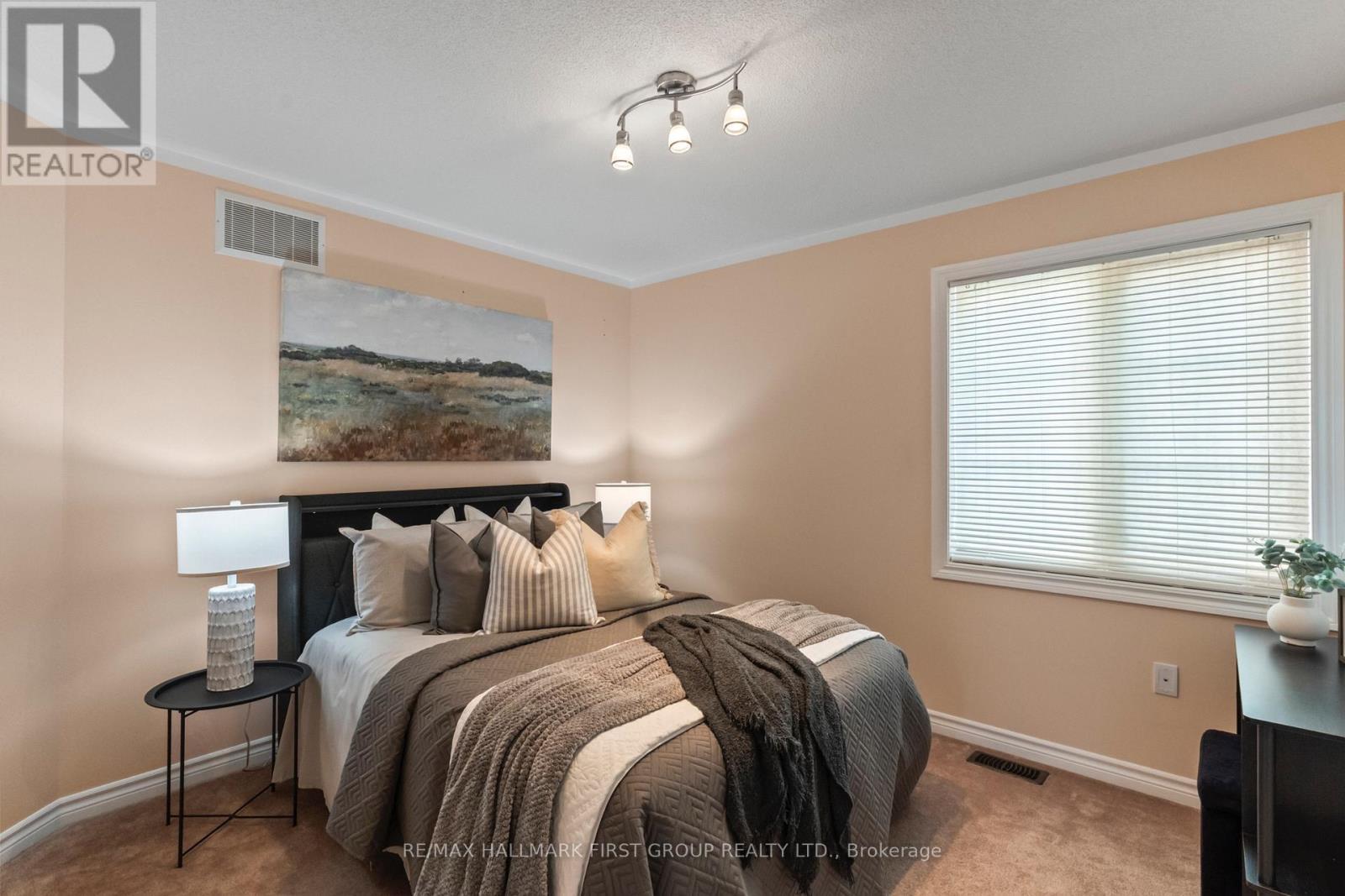 96 Redfern Crescent, Clarington, ON - Indoor Photo Showing Bedroom