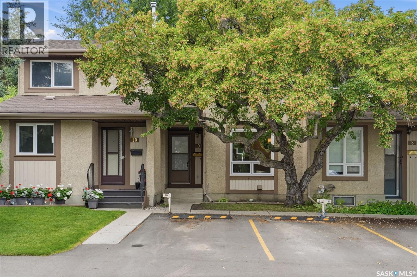 9 1128 Mckercher Drive, Saskatoon, SK - Outdoor With Facade