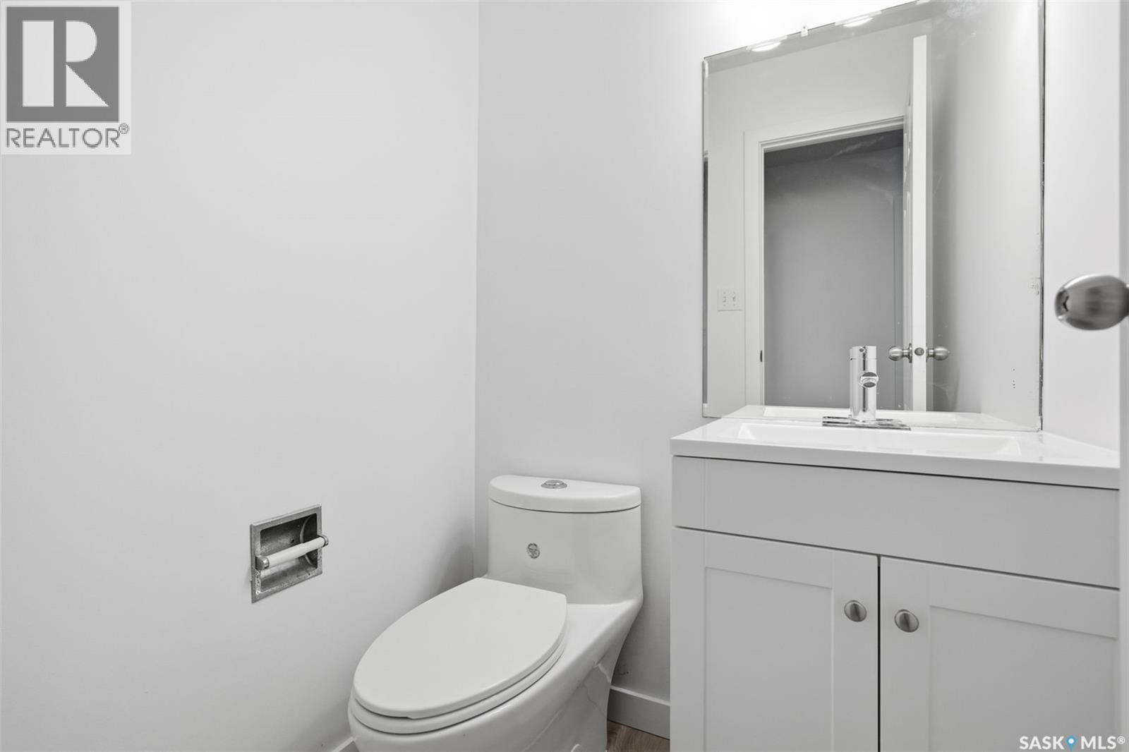 9 1128 Mckercher Drive, Saskatoon, SK - Indoor Photo Showing Bathroom