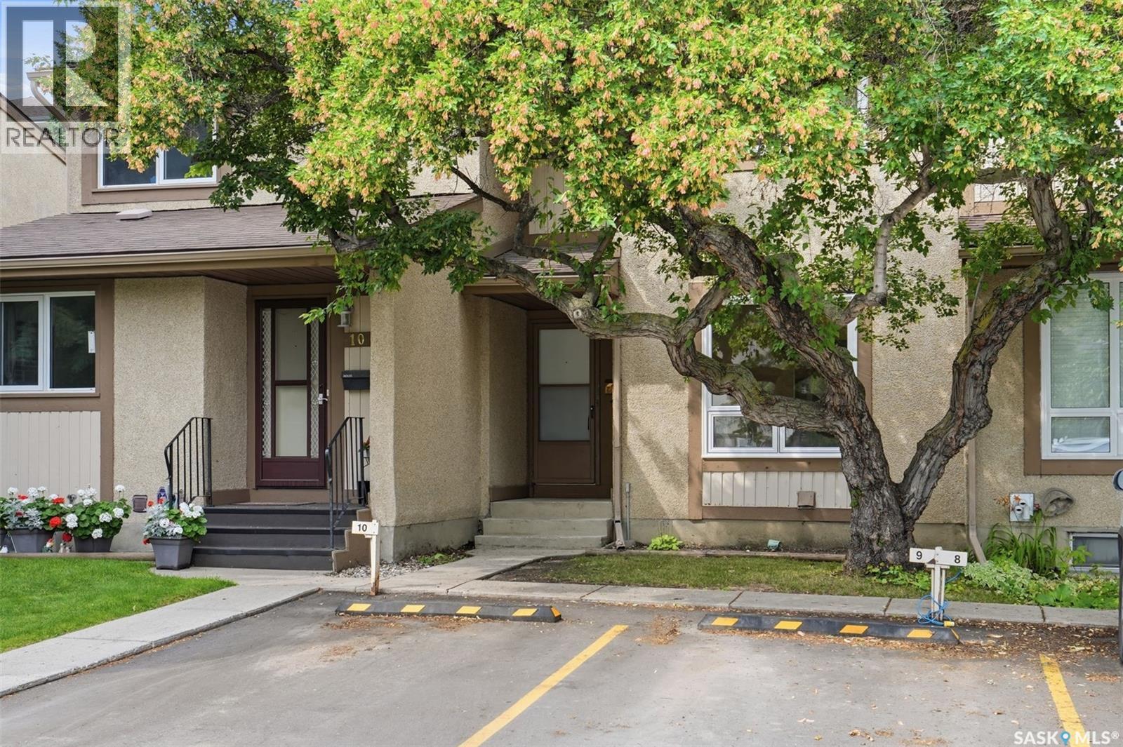 9 1128 Mckercher Drive, Saskatoon, SK - Outdoor With Facade