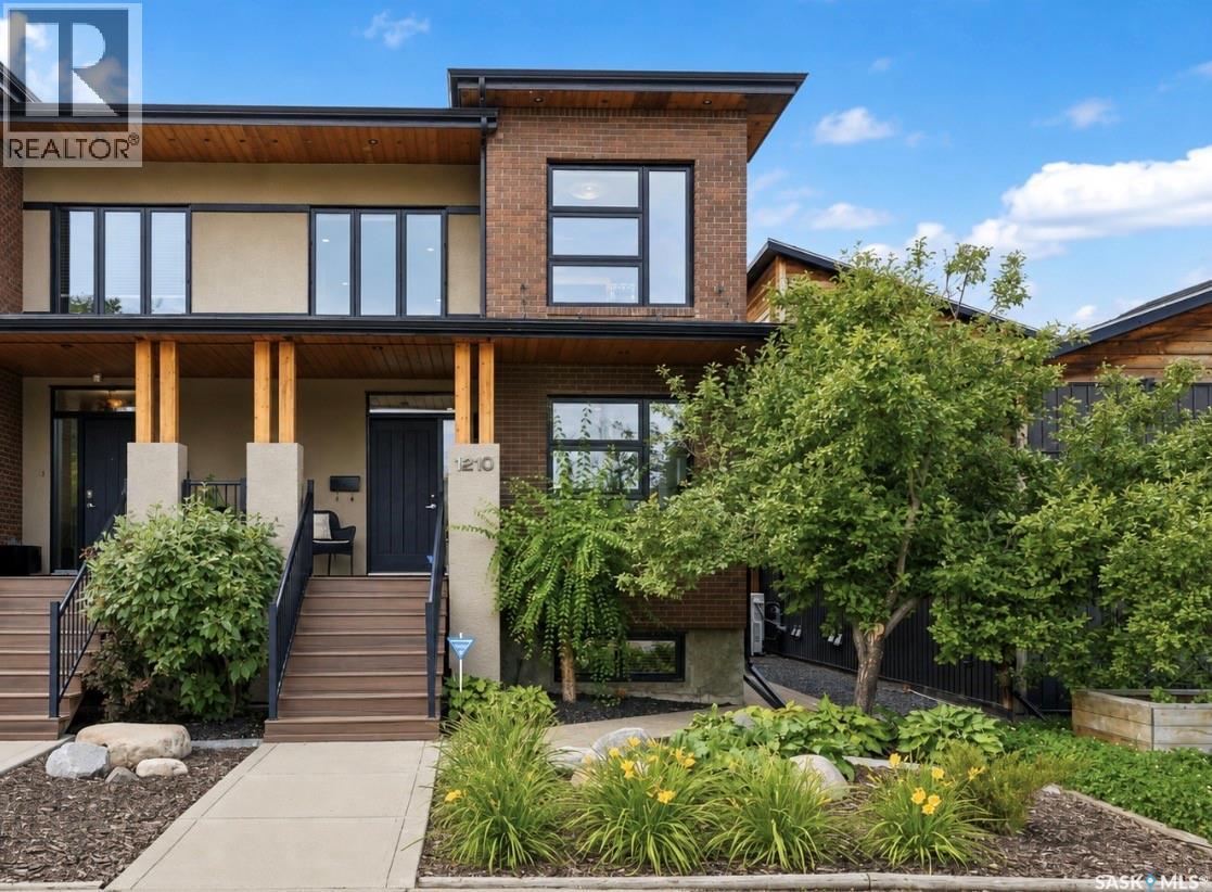 1210 Broadway Avenue, Saskatoon, SK - Outdoor
