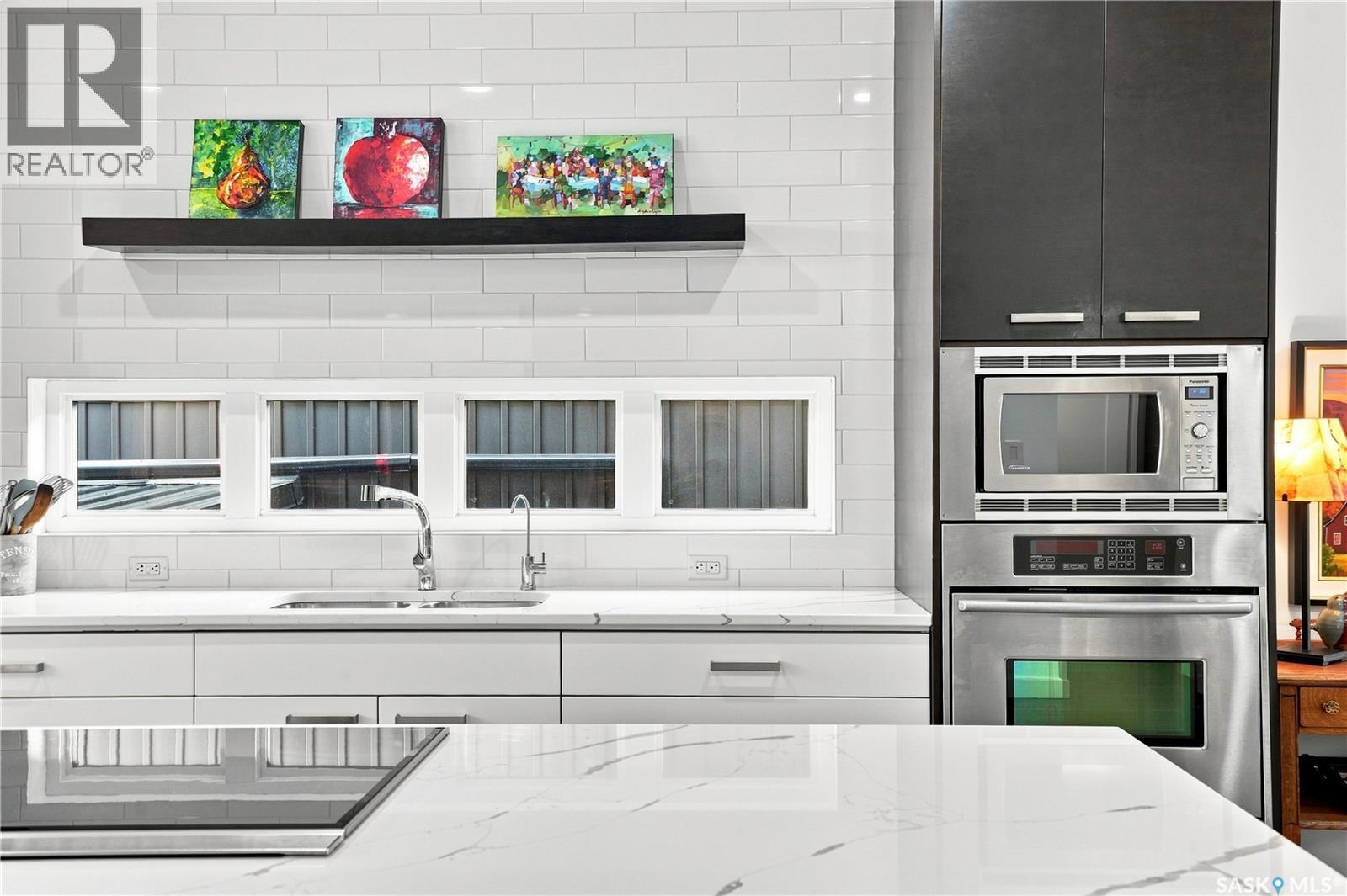 1210 Broadway Avenue, Saskatoon, SK - Indoor Photo Showing Kitchen With Double Sink