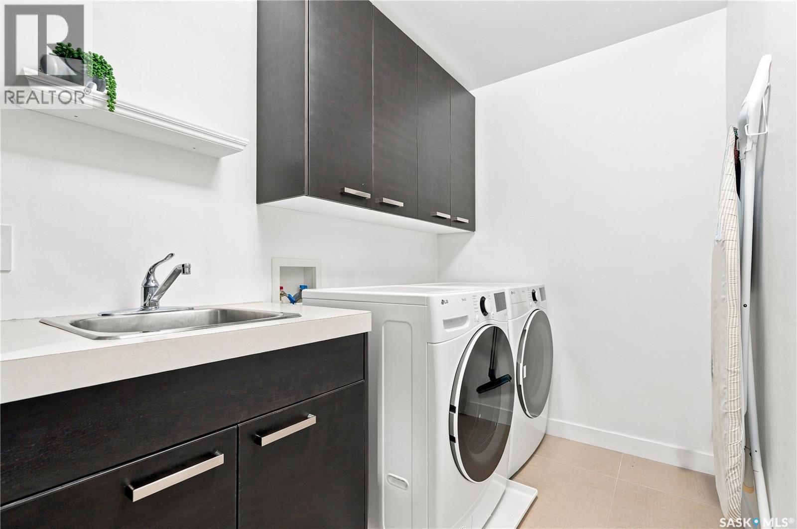 1210 Broadway Avenue, Saskatoon, SK - Indoor Photo Showing Laundry Room