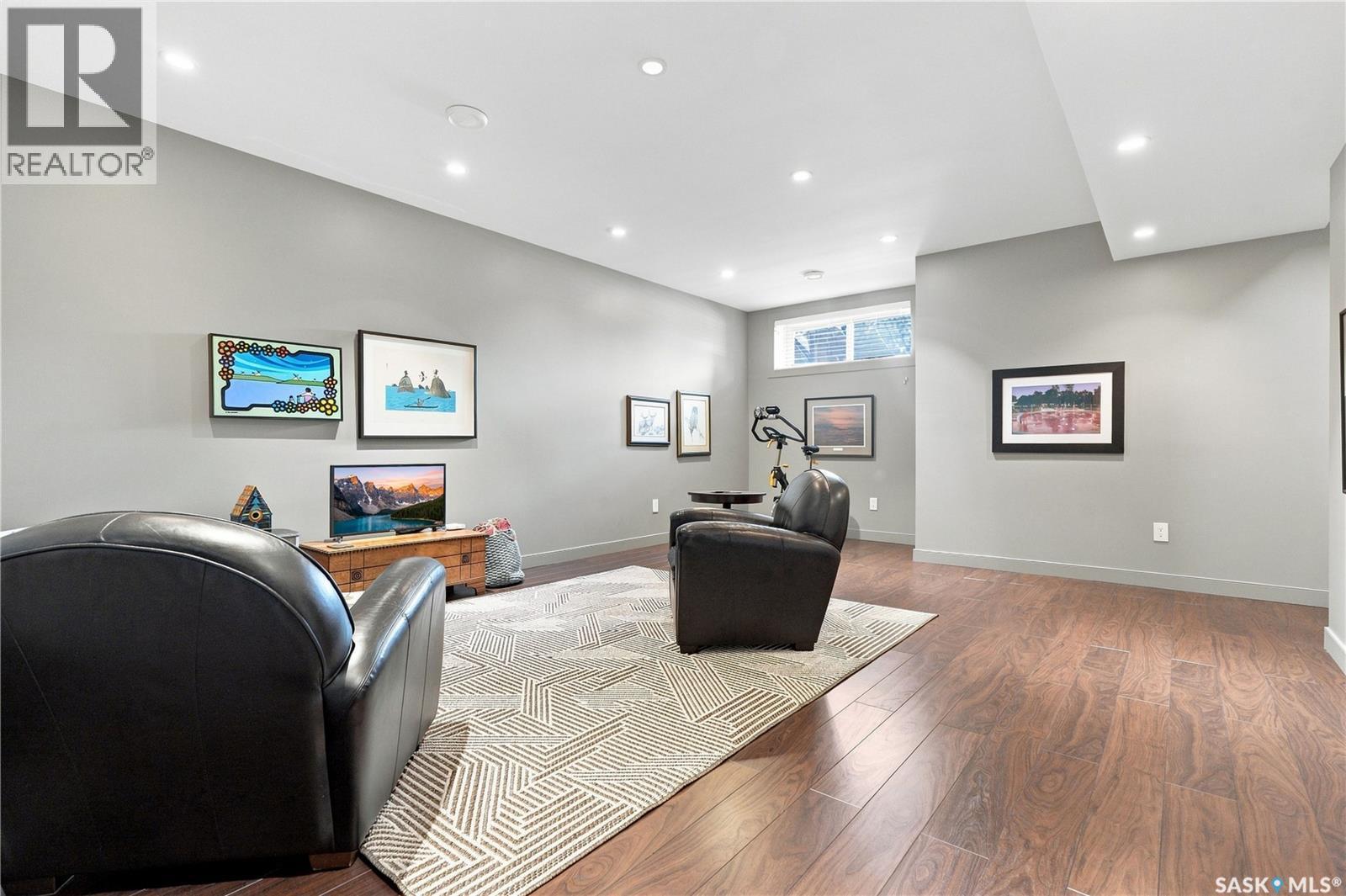 1210 Broadway Avenue, Saskatoon, SK - Indoor