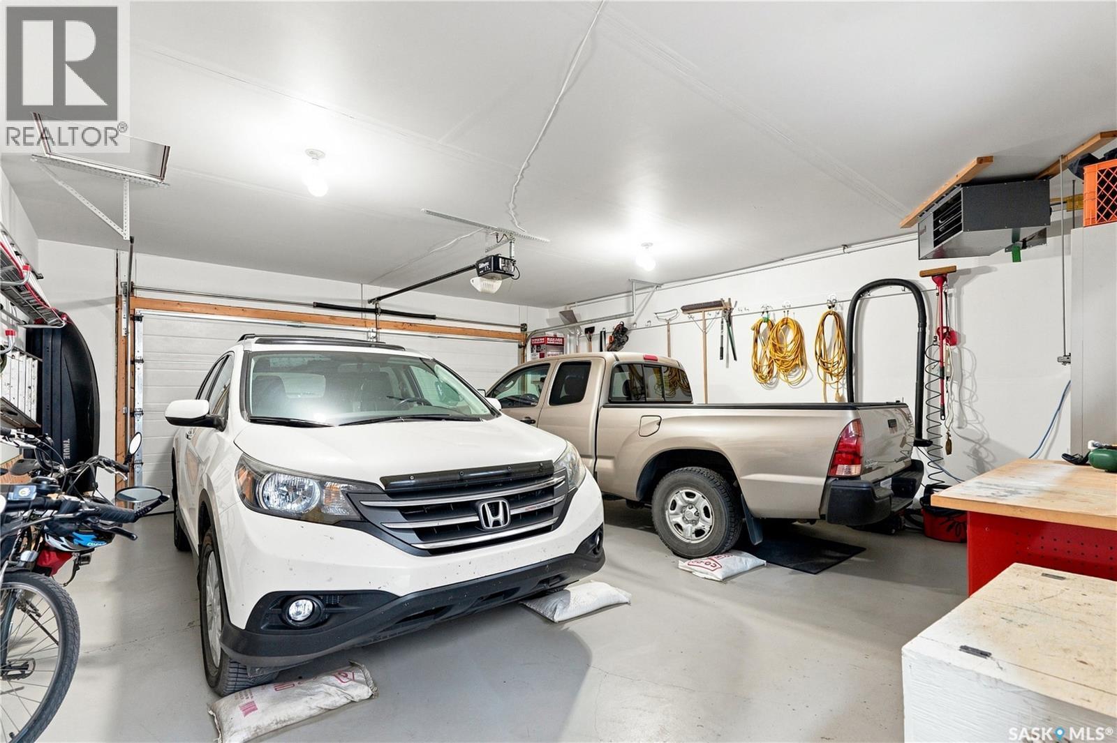 1210 Broadway Avenue, Saskatoon, SK - Indoor Photo Showing Garage