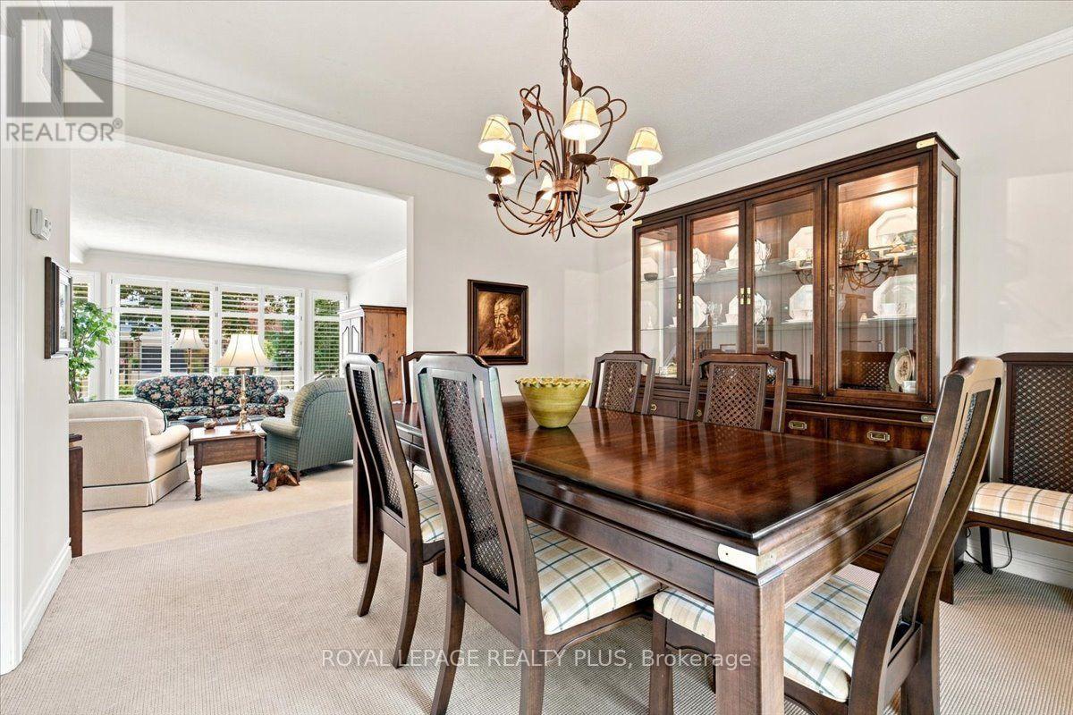 1721 Medallion Court, Mississauga, ON - Indoor Photo Showing Dining Room