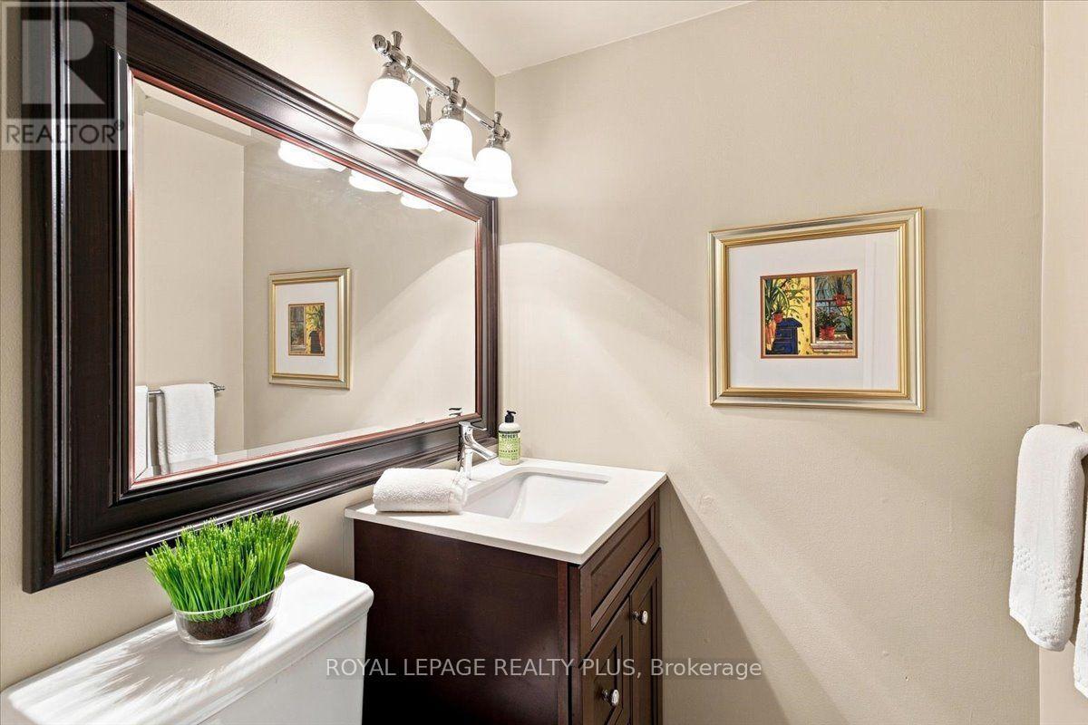 1721 Medallion Court, Mississauga, ON - Indoor Photo Showing Bathroom
