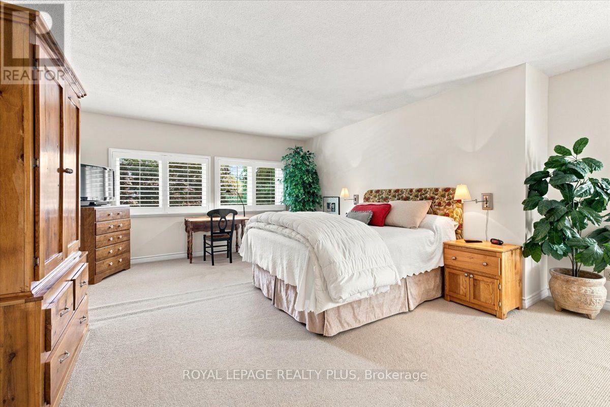 1721 Medallion Court, Mississauga, ON - Indoor Photo Showing Bedroom