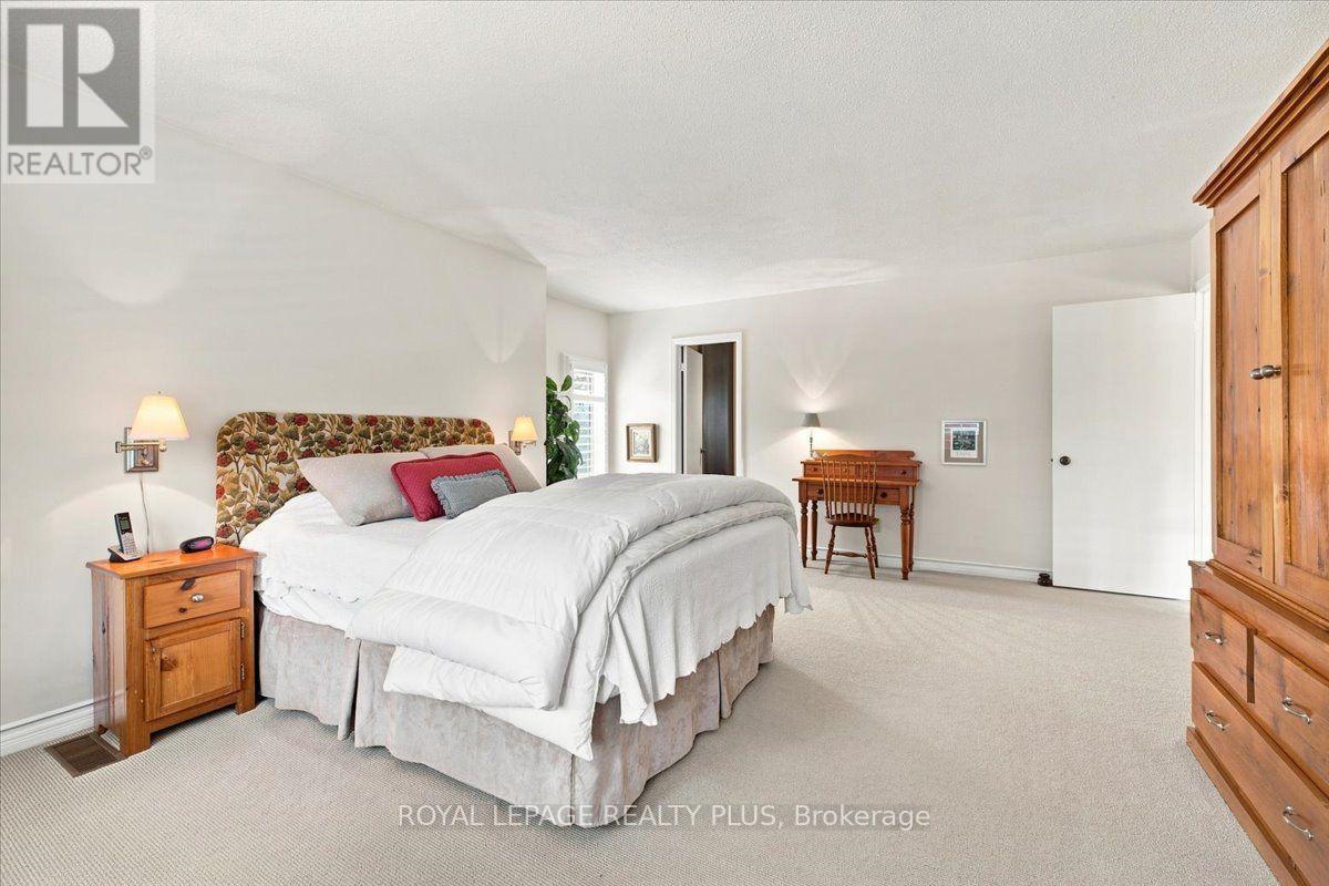 1721 Medallion Court, Mississauga, ON - Indoor Photo Showing Bedroom
