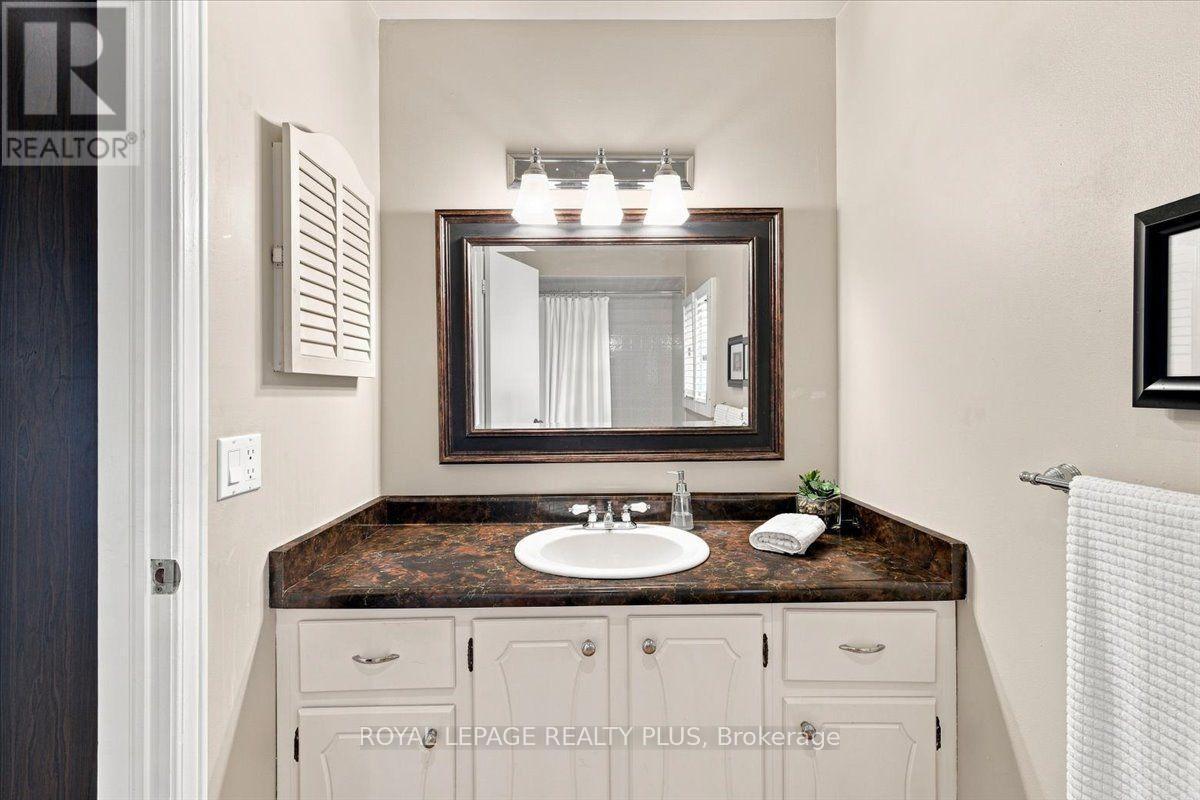 1721 Medallion Court, Mississauga, ON - Indoor Photo Showing Bathroom