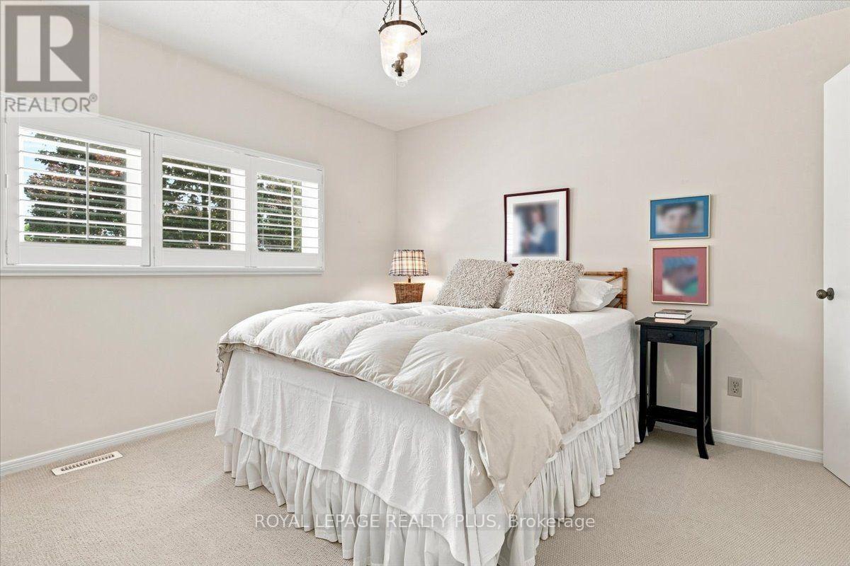 1721 Medallion Court, Mississauga, ON - Indoor Photo Showing Bedroom