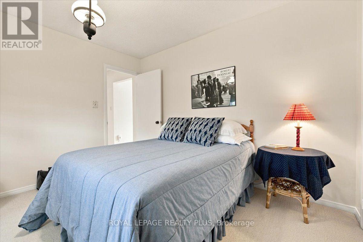 1721 Medallion Court, Mississauga, ON - Indoor Photo Showing Bedroom