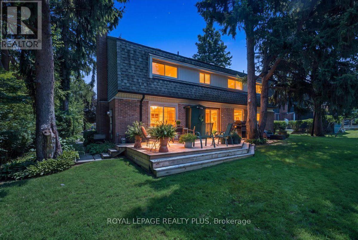 1721 Medallion Court, Mississauga, ON - Outdoor With Deck Patio Veranda