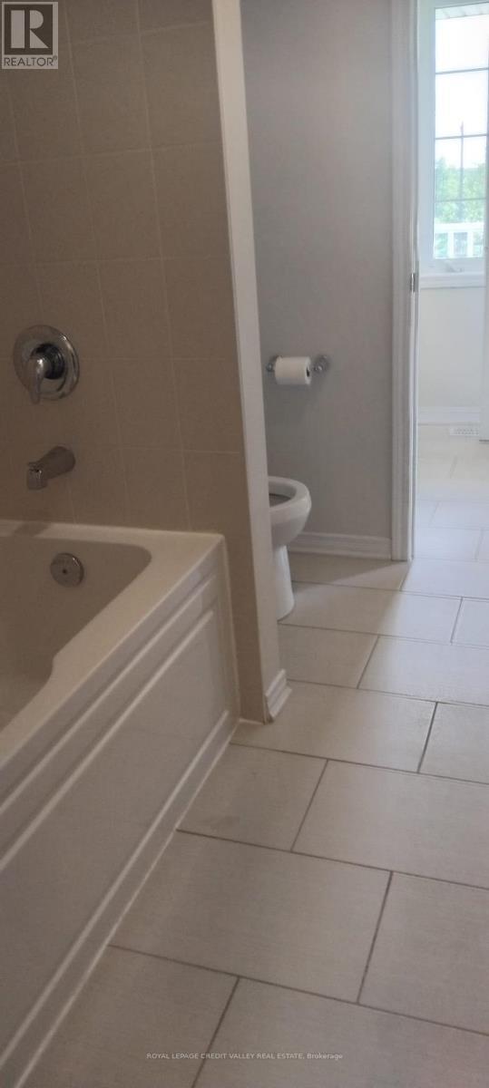 76 Fleming Crescent, Haldimand, ON - Indoor Photo Showing Bathroom