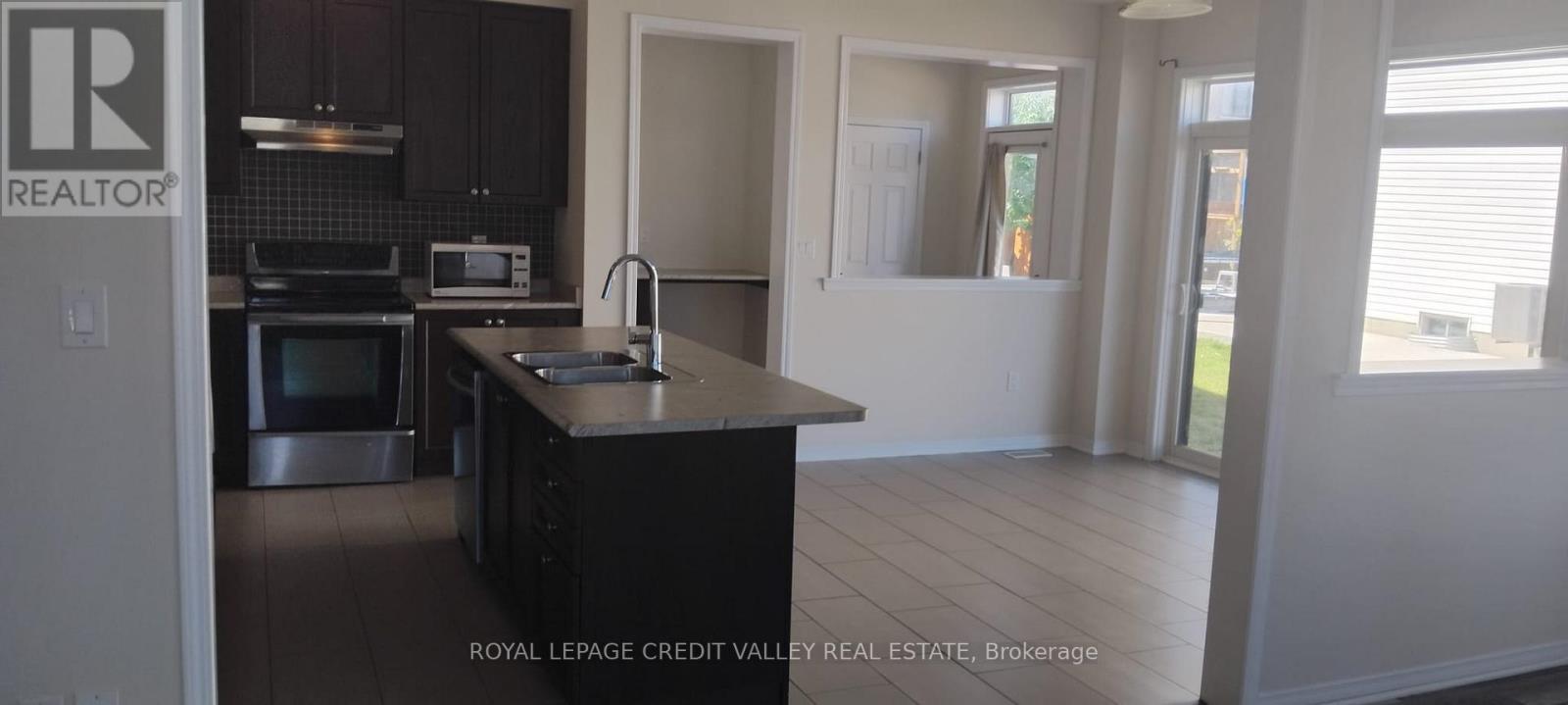 76 Fleming Crescent, Haldimand, ON - Indoor Photo Showing Kitchen With Double Sink