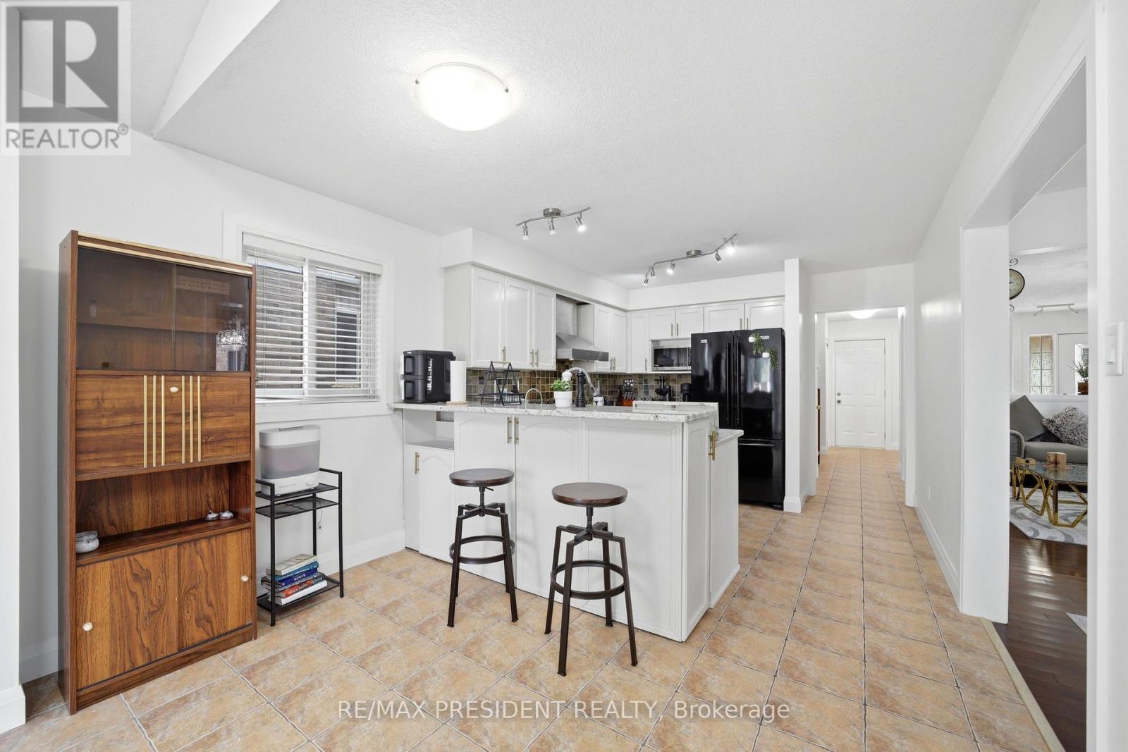60 Steepleridge Street, Kitchener, ON - Indoor Photo Showing Kitchen