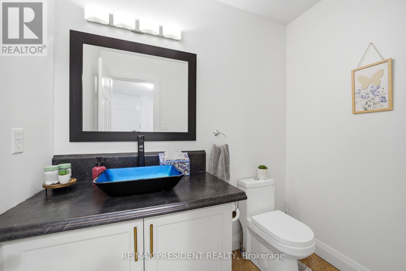 60 Steepleridge Street, Kitchener, ON - Indoor Photo Showing Bathroom