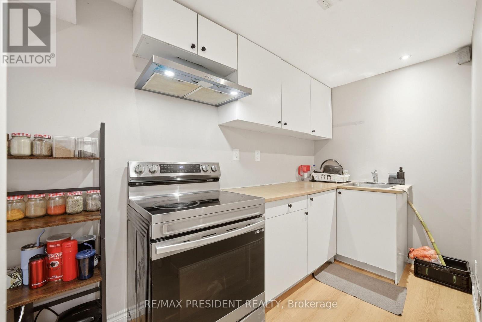 60 Steepleridge Street, Kitchener, ON - Indoor Photo Showing Kitchen