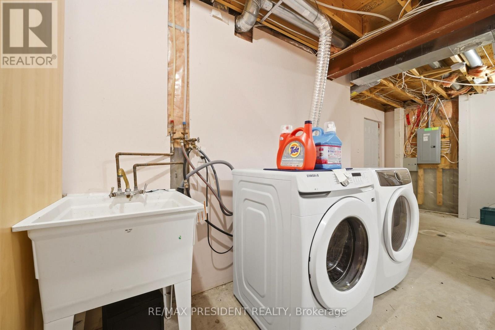 60 Steepleridge Street, Kitchener, ON - Indoor Photo Showing Laundry Room