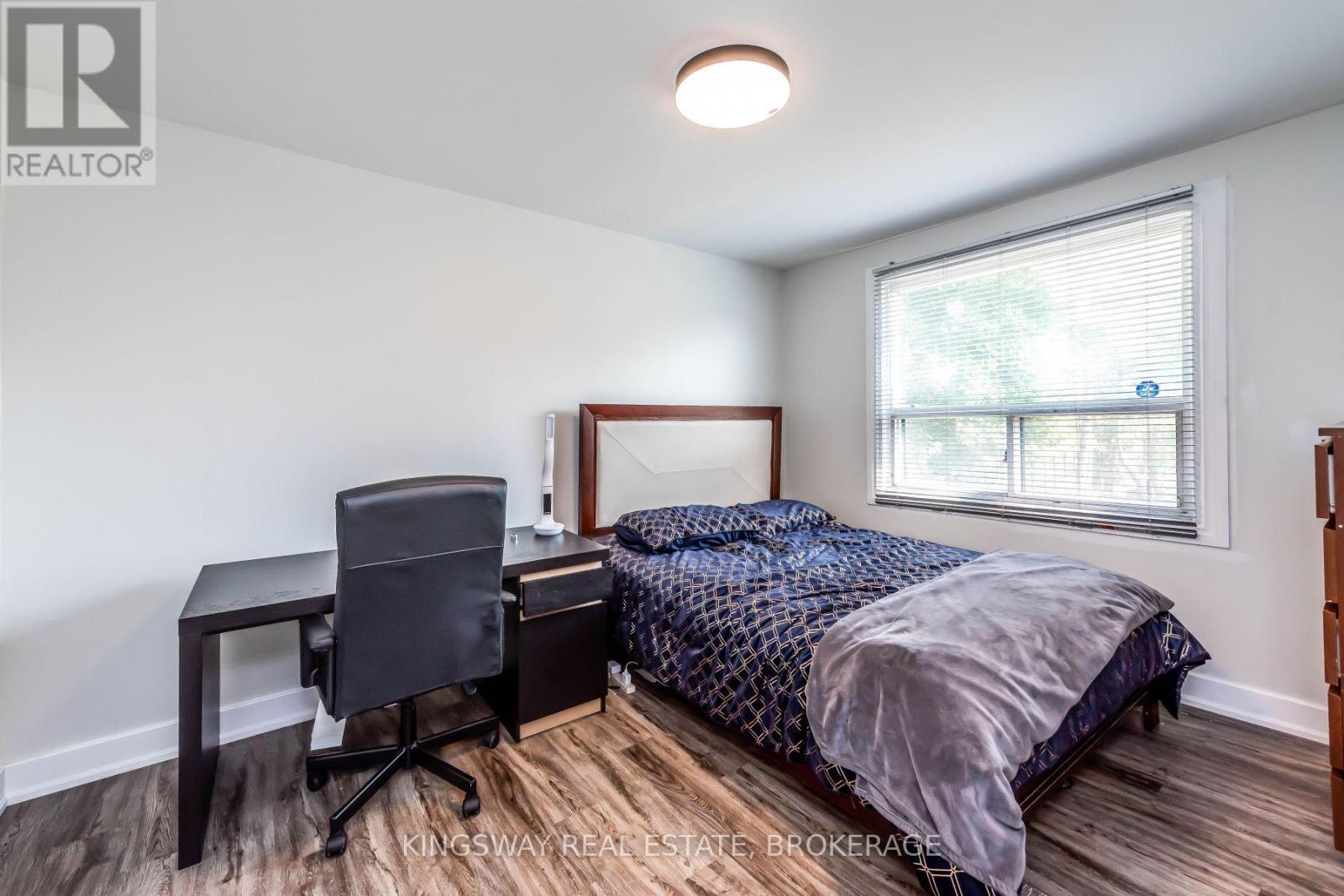 556 Barton Street E, Hamilton, ON - Indoor Photo Showing Bedroom
