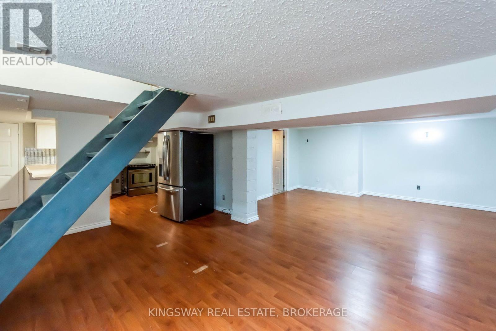556 Barton Street E, Hamilton, ON - Indoor Photo Showing Other Room