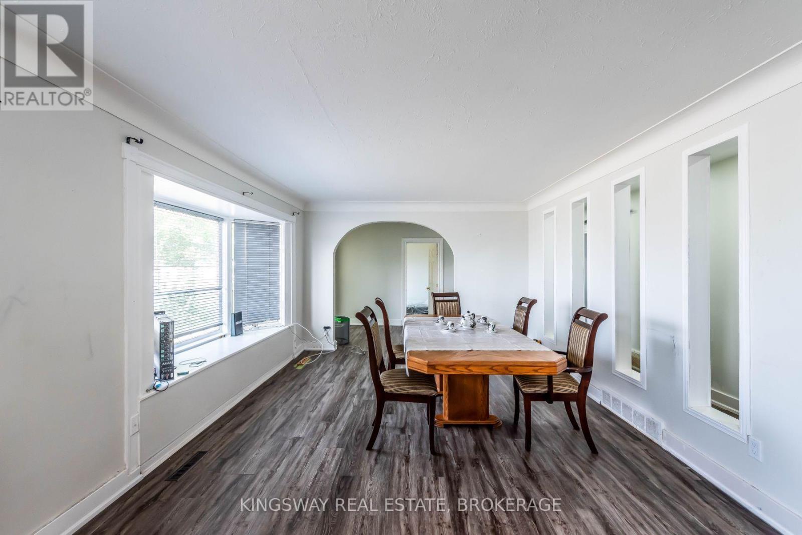 556 Barton Street E, Hamilton, ON - Indoor Photo Showing Dining Room