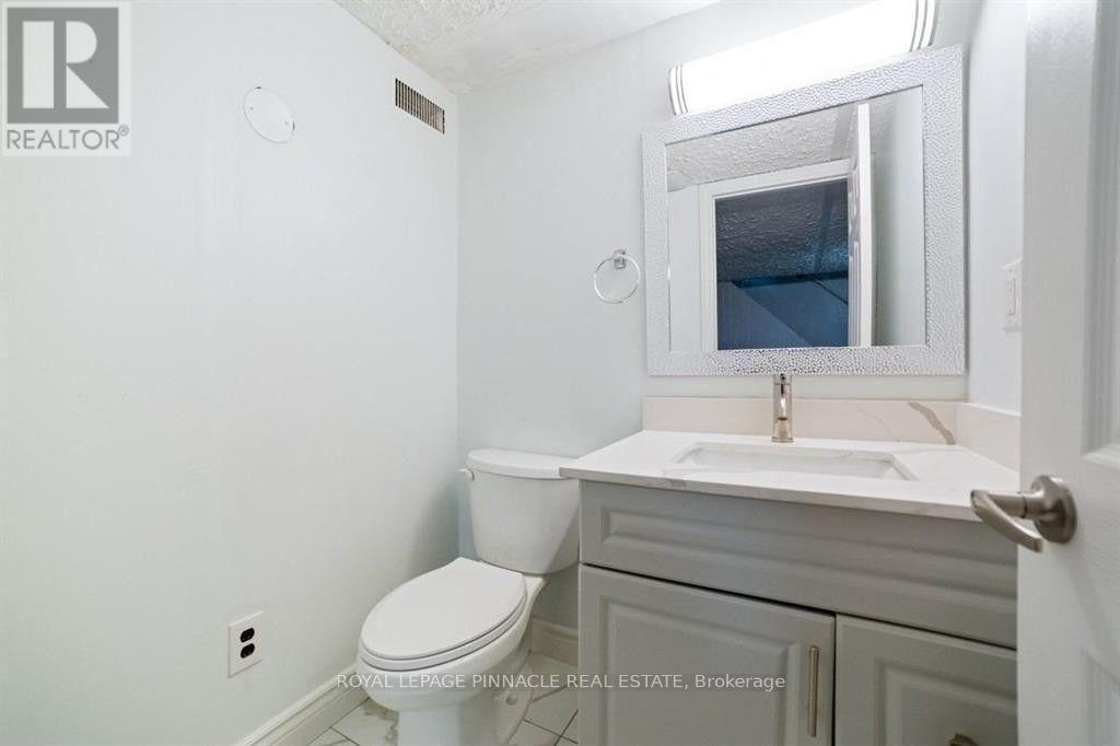 733 Parkview Crescent, Cambridge, ON - Indoor Photo Showing Bathroom