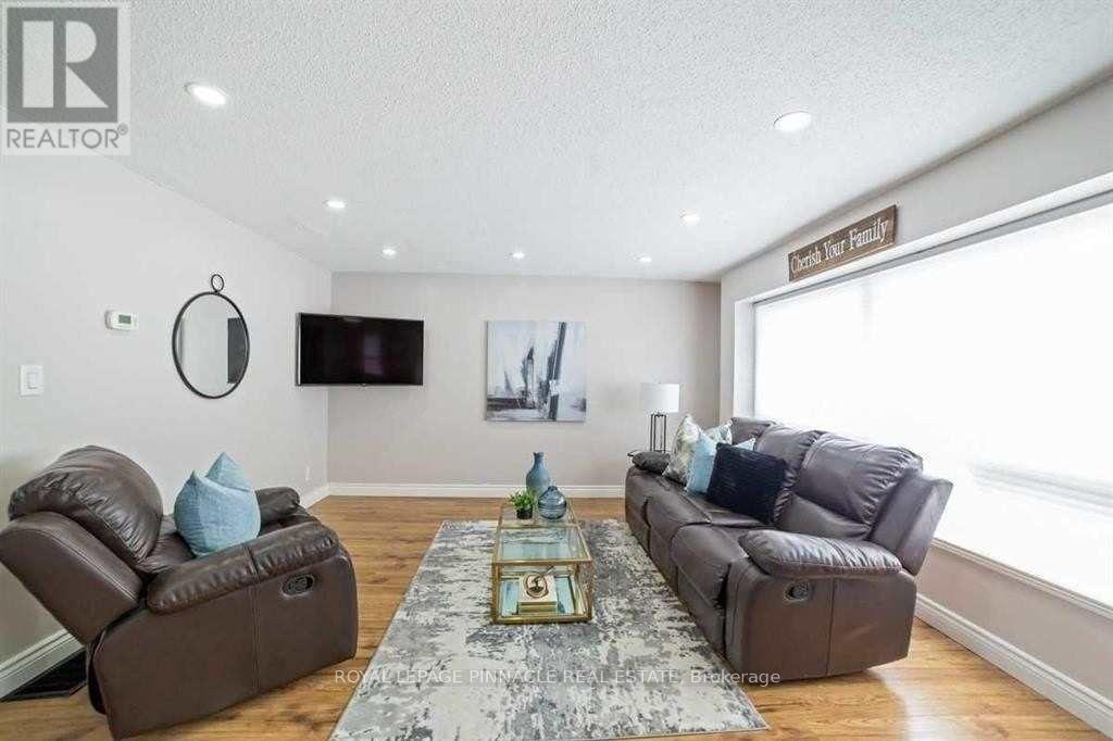 733 Parkview Crescent, Cambridge, ON - Indoor Photo Showing Living Room