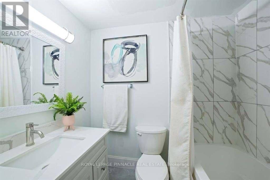 733 Parkview Crescent, Cambridge, ON - Indoor Photo Showing Bathroom