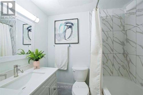 733 Parkview Crescent, Cambridge, ON - Indoor Photo Showing Bathroom