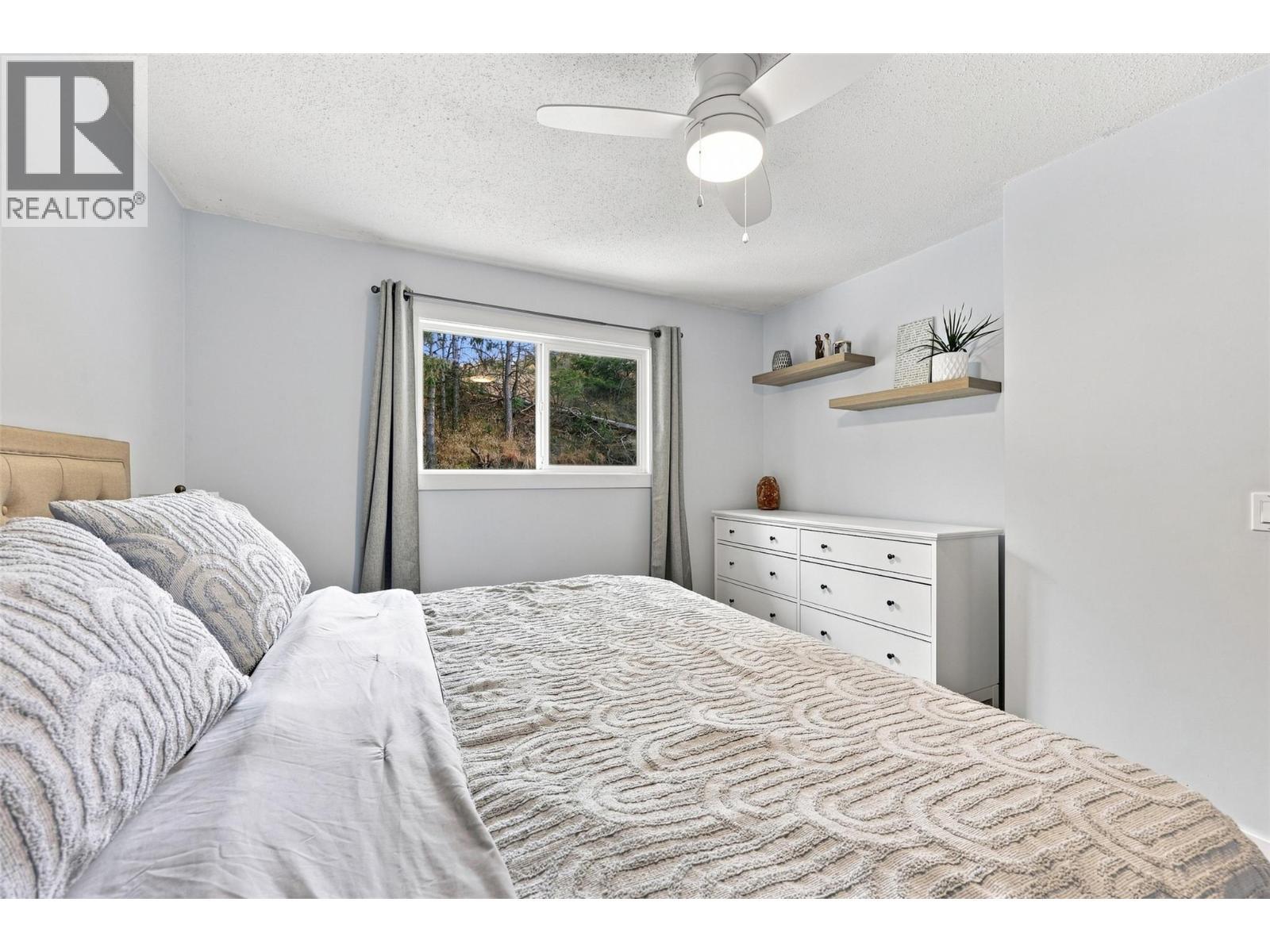 1979 Harrison Way, Kamloops, BC - Indoor Photo Showing Bedroom