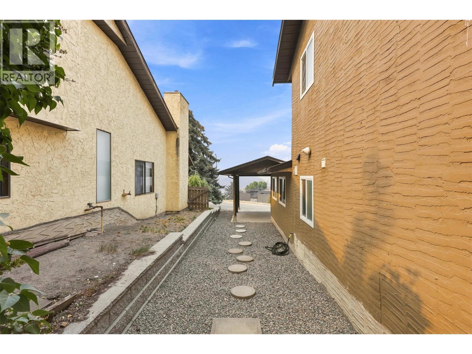 1979 Harrison Way, Kamloops, BC - Outdoor With Exterior