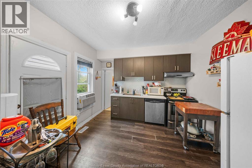 771 Chilver Road, Windsor, ON - Indoor Photo Showing Kitchen