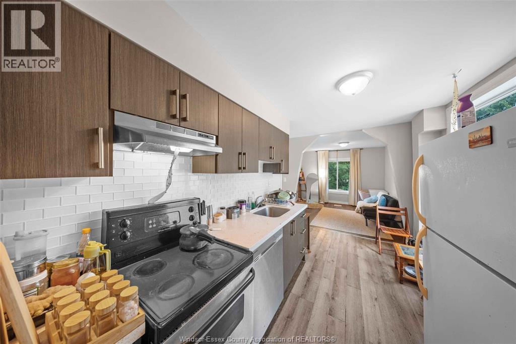 771 Chilver Road, Windsor, ON - Indoor Photo Showing Kitchen