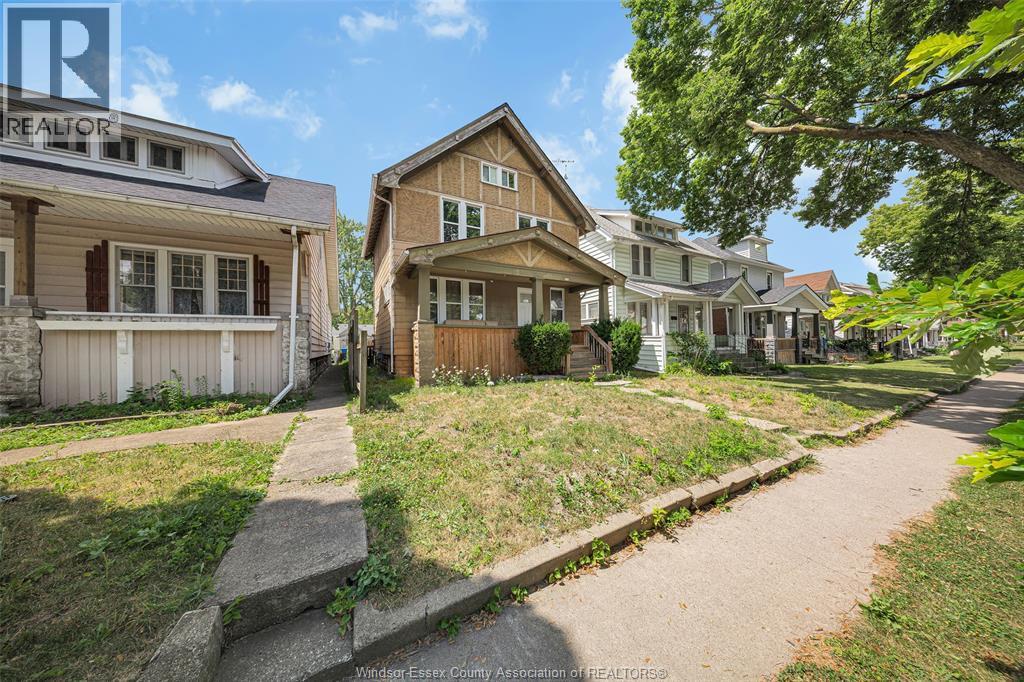 421 Elm Avenue, Windsor, ON - Outdoor With Deck Patio Veranda With Facade