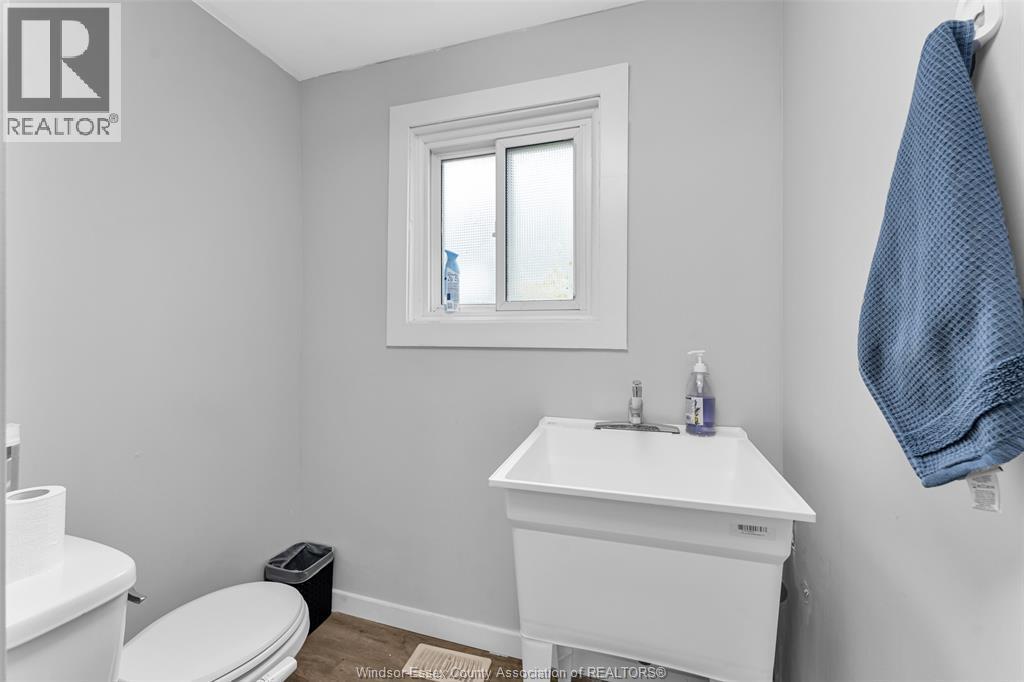 421 Elm Avenue, Windsor, ON - Indoor
