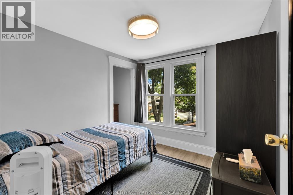 421 Elm Avenue, Windsor, ON - Indoor Photo Showing Bedroom