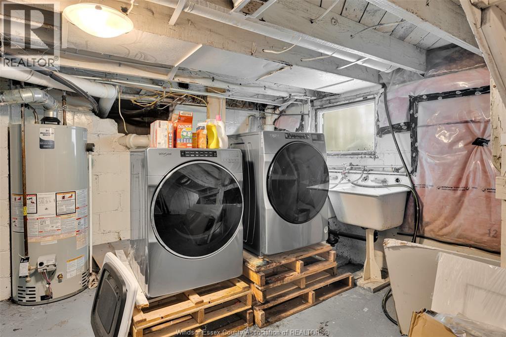 421 Elm Avenue, Windsor, ON - Indoor Photo Showing Laundry Room