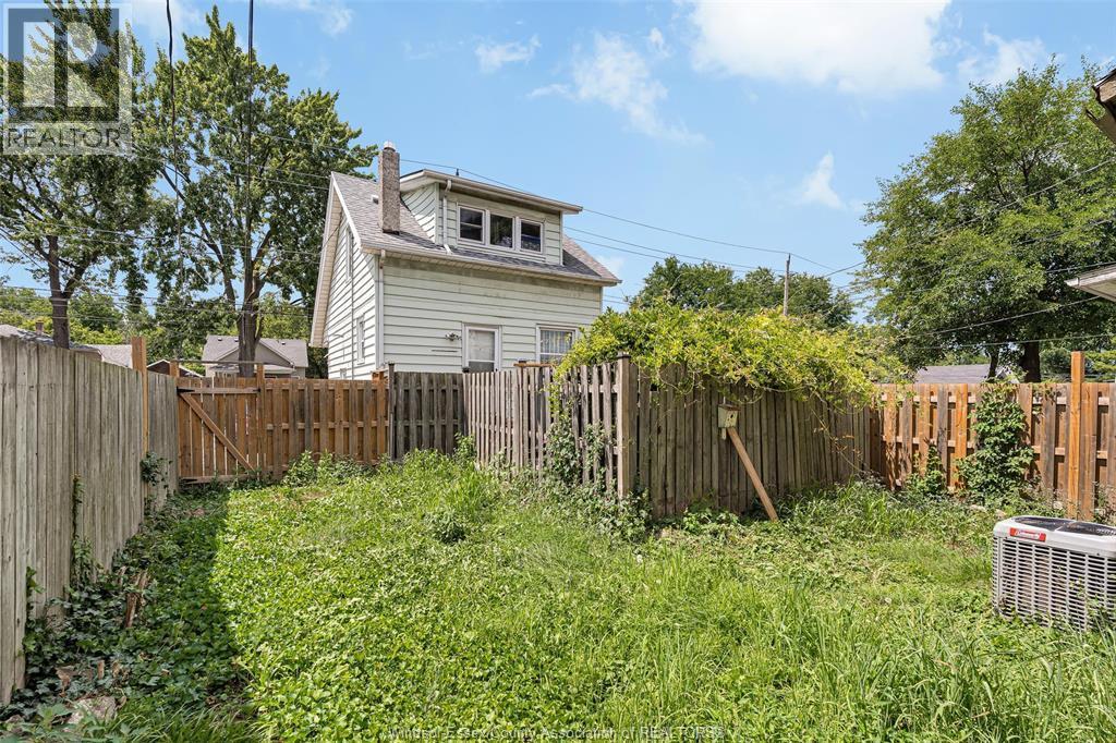 421 Elm Avenue, Windsor, ON - Outdoor