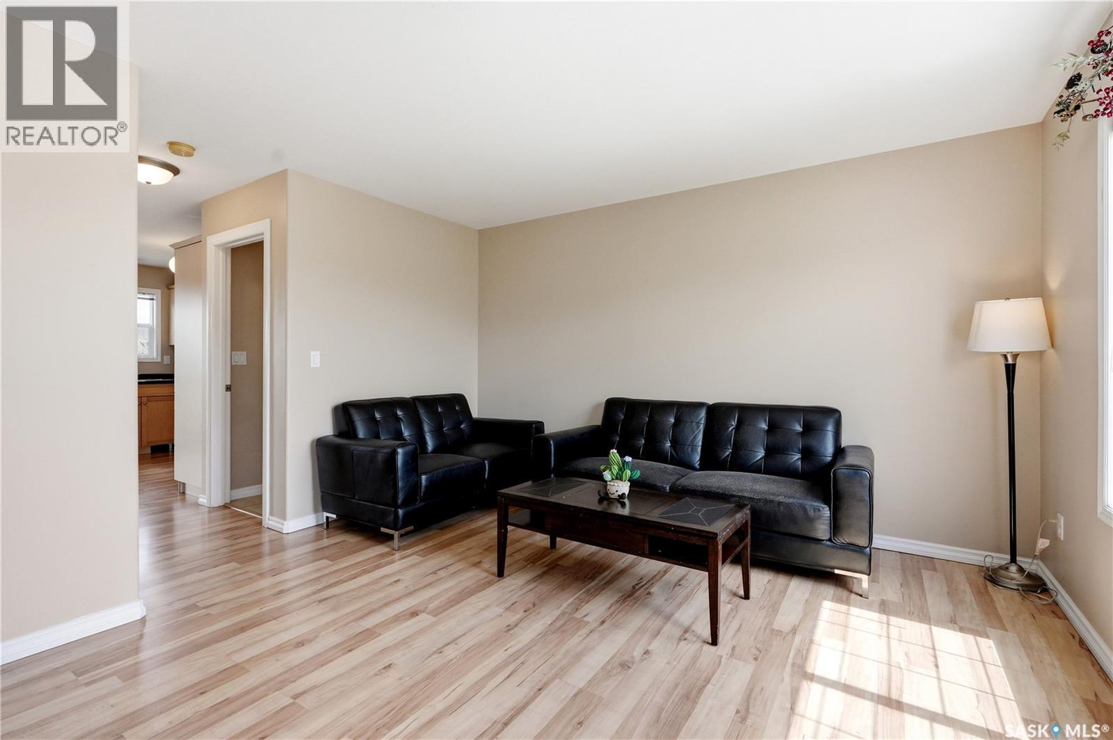 52 118 Pawlychenko Lane, Saskatoon, SK - Indoor Photo Showing Living Room