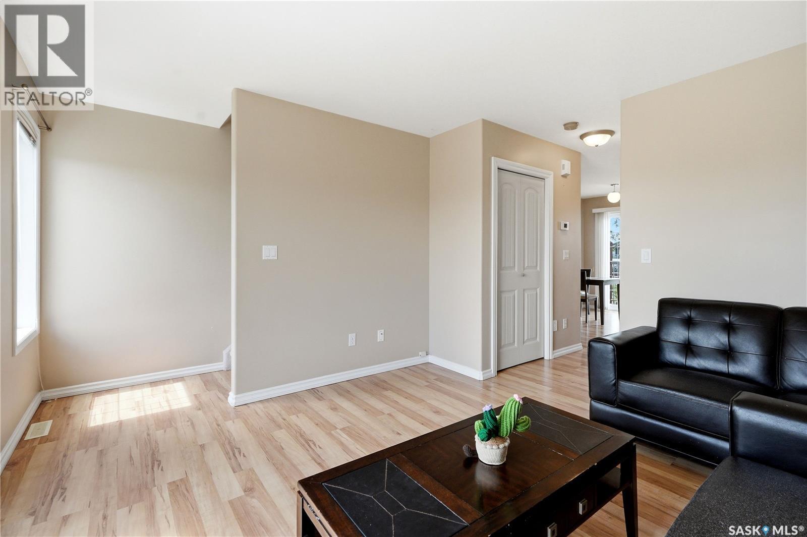 52 118 Pawlychenko Lane, Saskatoon, SK - Indoor Photo Showing Living Room