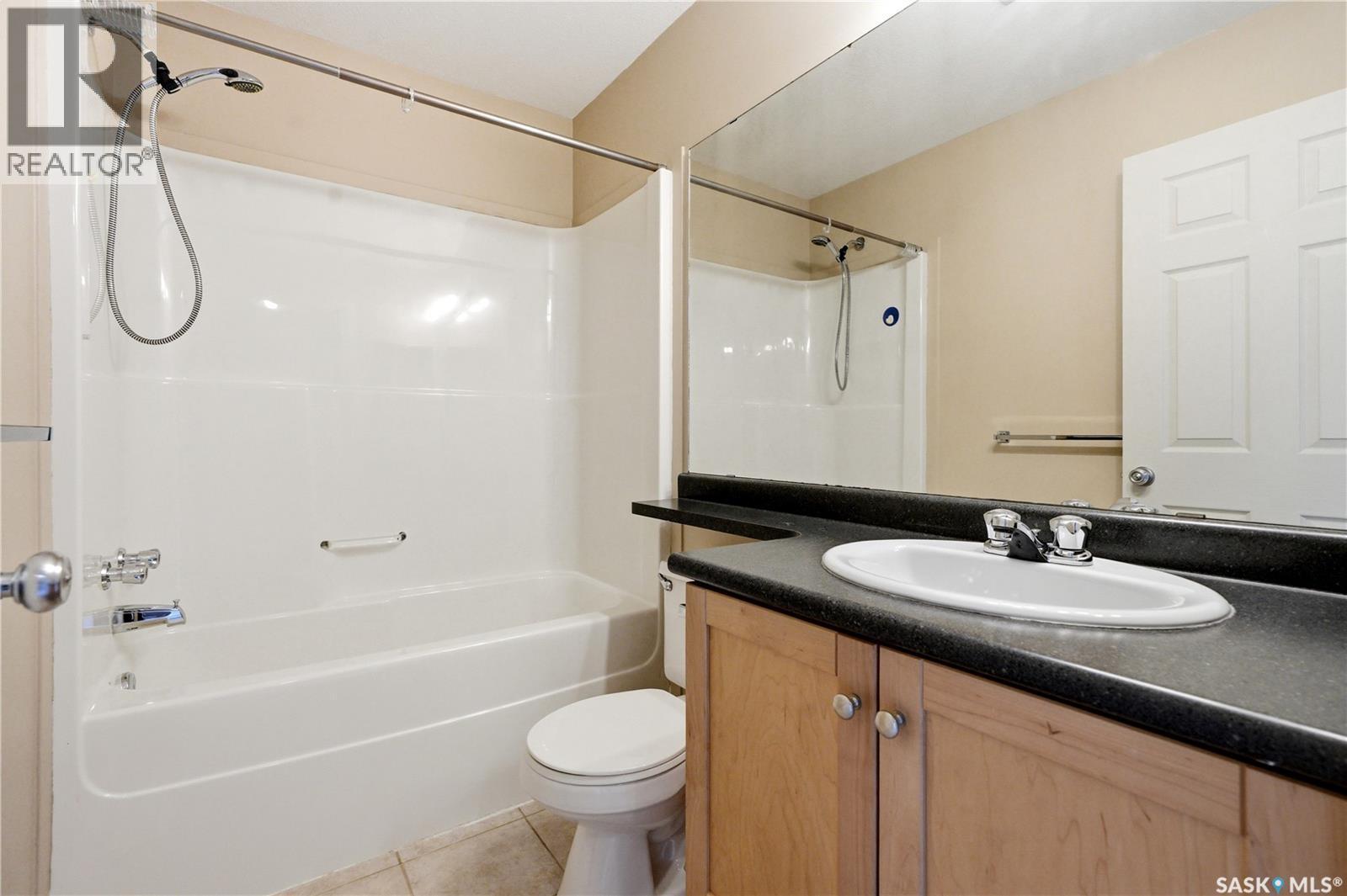 52 118 Pawlychenko Lane, Saskatoon, SK - Indoor Photo Showing Bathroom